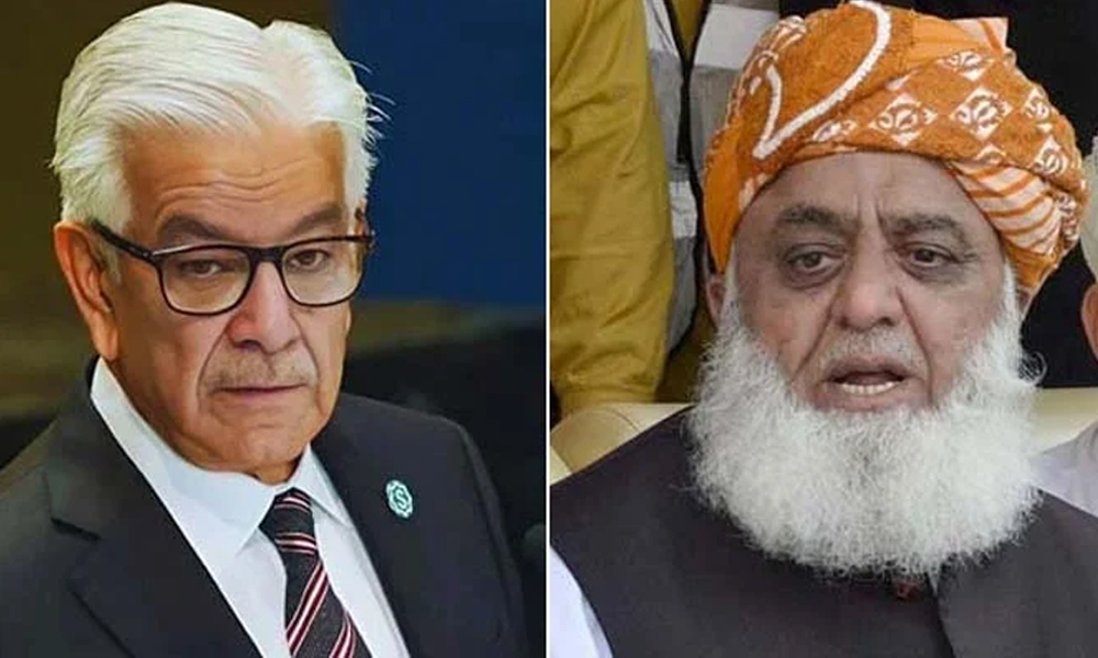 وزیردفاع  نے مولانا فضل الرحمان کے بیان کو شہداء کی قربانی کی توہین قرار دے دیا