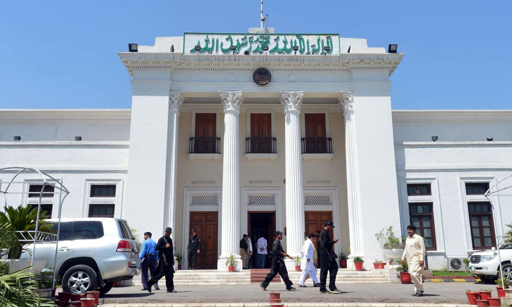 خیبرپختونخوا حکومت کا وفاق کے خلاف سیاسی محاذ کے ساتھ قانونی جنگ بھی لڑنے کا فیصلہ
