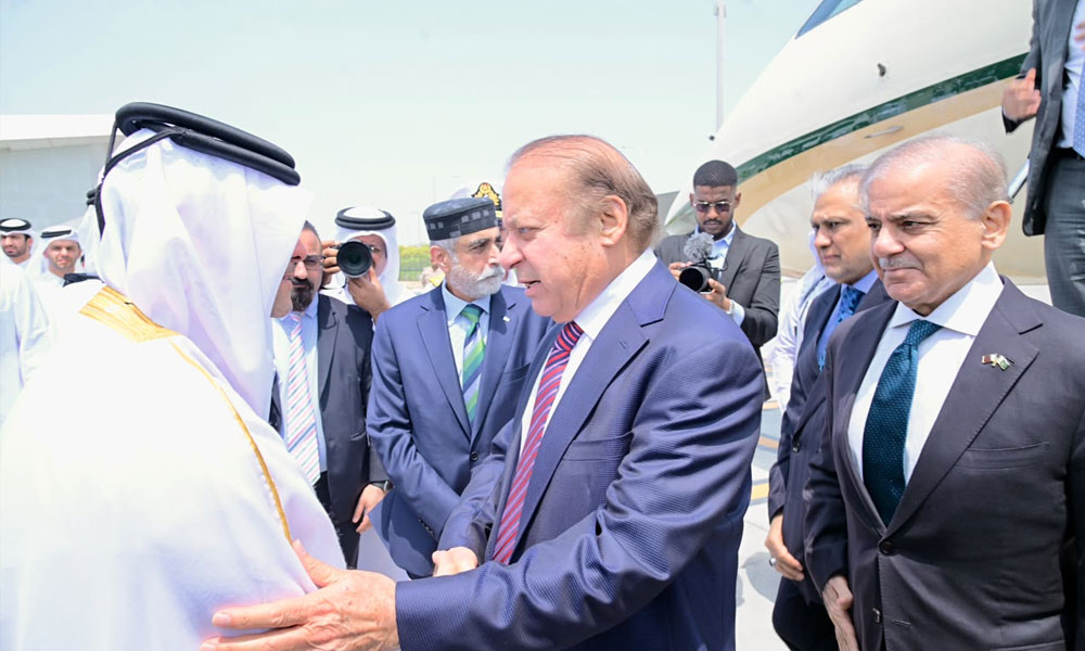 وزیرِ اعظم  قطر پہنچ گئے،نوازشریف بھی ہمراہ
