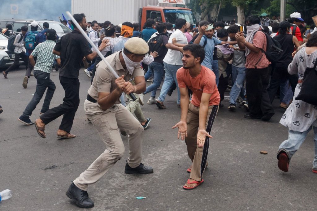 طلبا کے مطالبات منظور؛ کاکروچ جنتا پارٹی کا احتجاج ختم کرنے کا اعلان