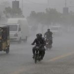 کراچی سمیت ملک کے مختلف علاقوں میں گرج چمک اور تیز ہواؤں کے ساتھ بارش کی پیشگوئی
