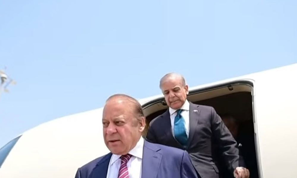 وزیرِ اعظم  قطر پہنچ گئے،نوازشریف بھی ہمراہ