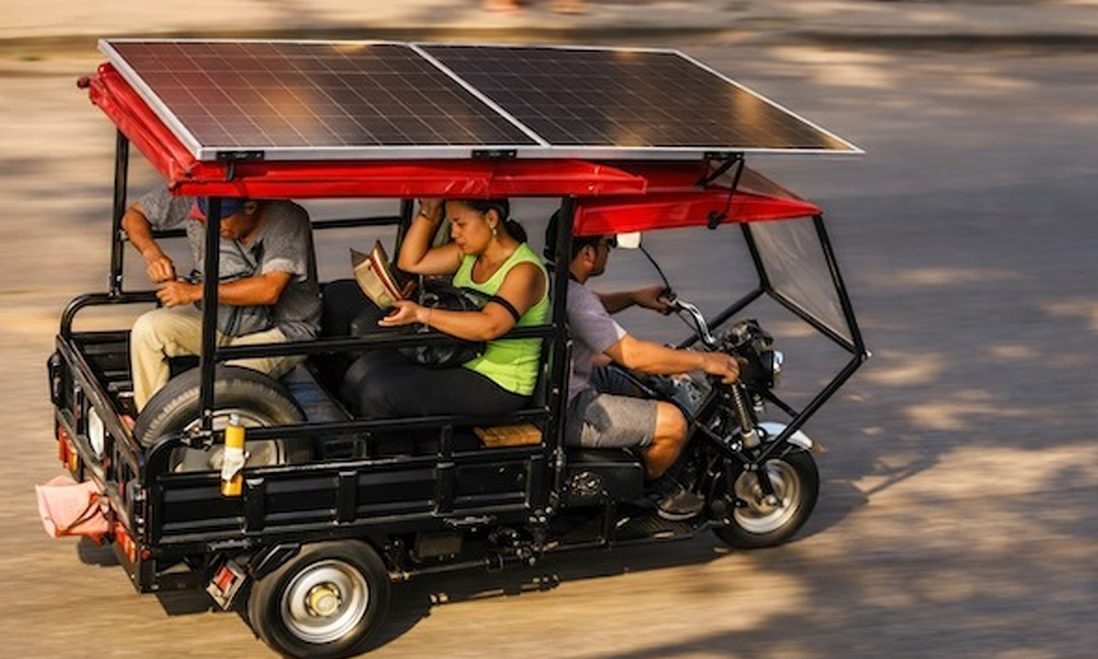 ایندھن بحران؛ کیوبا میں الیکٹرک اور سولر پینل والے رکشے سڑکوں پر دوڑنے لگے solar