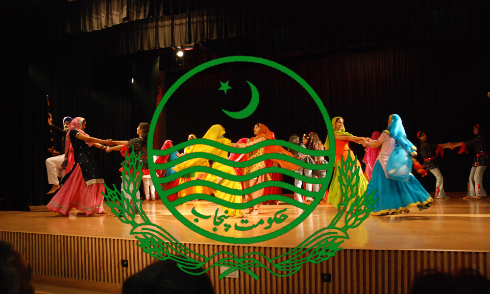 پنجاب میں غیر اخلاقی رقص پر 8 خواتین فنکاراؤں پر ایک ماہ کی پابندی