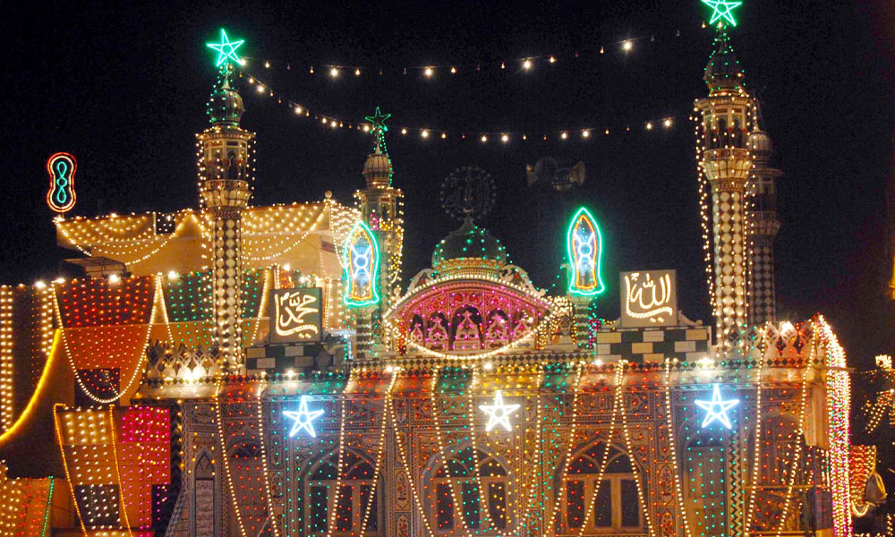 ملک بھر میں رسول اللہ حضرت محمدﷺ کا یوم ولادت مذہبی عقیدت و احترام سے منایا جا رہا ہے