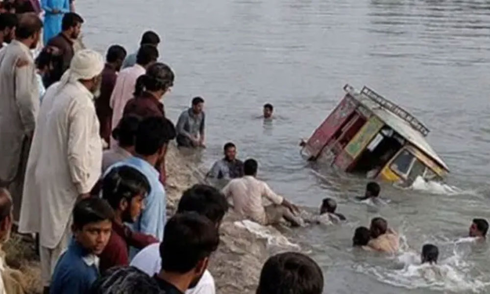 کوٹ ادو میں باراتیوں سے بھرا رکشہ نہر میں جاگرا، 11 افراد جاں بحق Accident