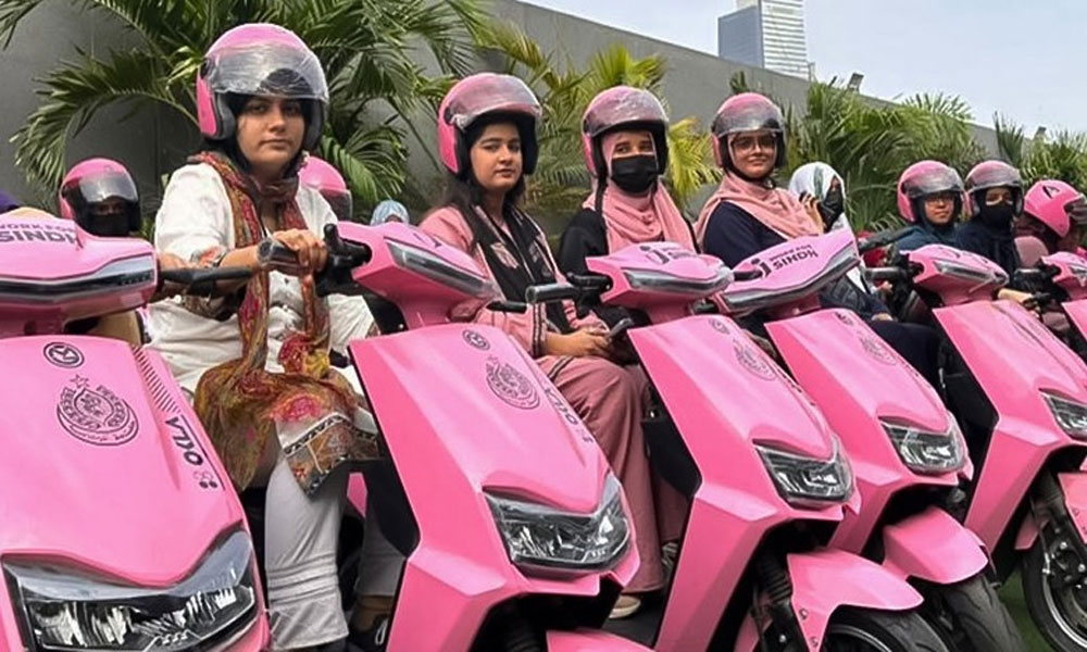 سندھ حکومت کا میرپورخاص میں پنک اسکوٹیز تقسیم کرنے کا فیصلہ