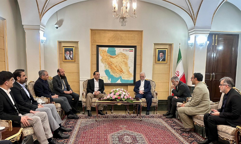 فیلڈ مارشل عاصم منیر ایران پہنچ گئے ، وزیر داخلہ اسکندر مومنی سے ملاقات