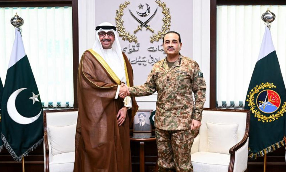 کویتی وزیر دفاع کی قیادت میں اعلیٰ سطح کے دفاعی وفد کی فیلڈ مارشل سید عاصم منیر سے ملاقات