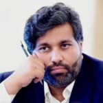 عمران کی اسپتال منتقلی؛ وزیراعظم کے میڈیا کوآرڈینیٹر متنازع پوسٹ پر تنقید کی زد میں