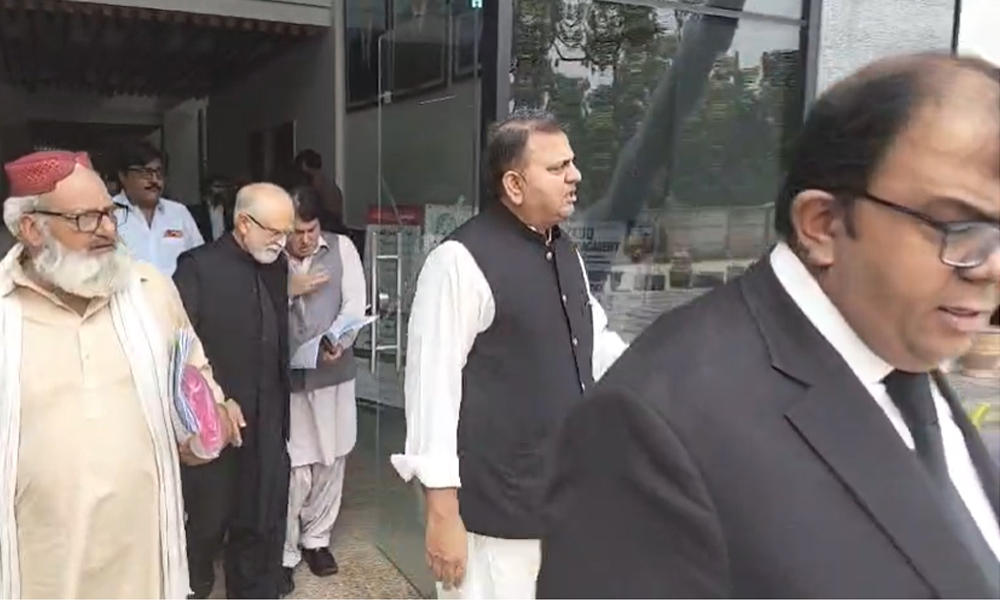 عمران خان اور بشریٰ بی بی سے  جیل میں  ملاقات  کیلئے درخواست دائر