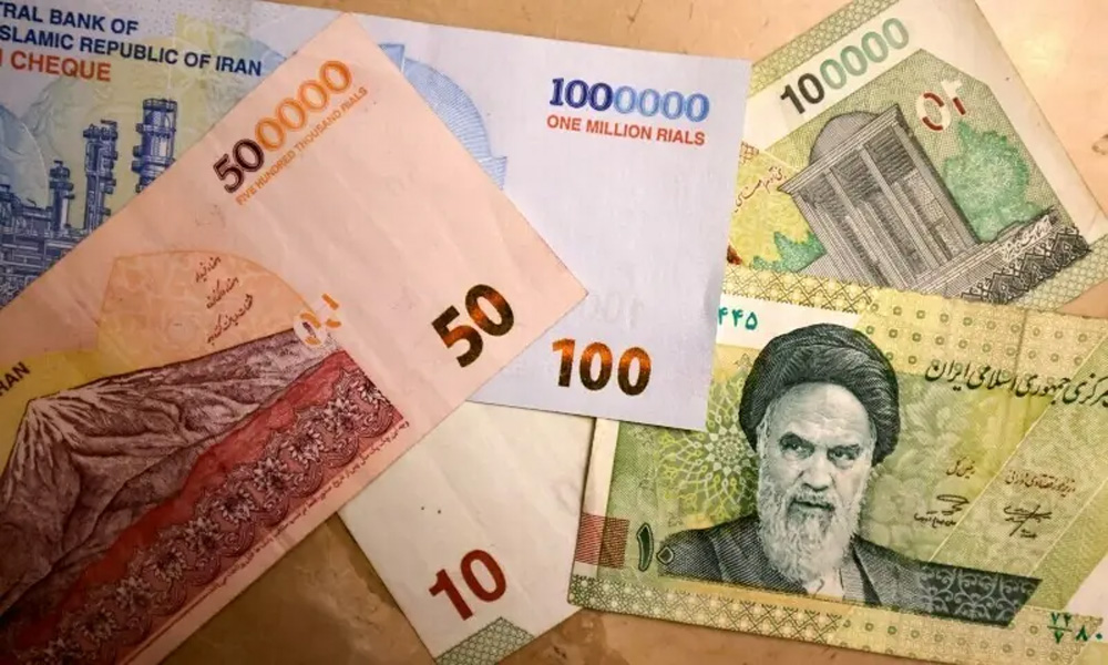 خرید و فروخت کرنے والوں کیلئے بری خبر، ایرانی کرنسی تاریخ کی کم ترین سطح پر آ گئی