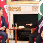 اسحاق ڈار کی برطانوی وزیر خارجہ ایڈ ملی بینڈ سے ملاقات، دوطرفہ تعلقات اور علاقائی صورتحال پر تبادلہ خیال