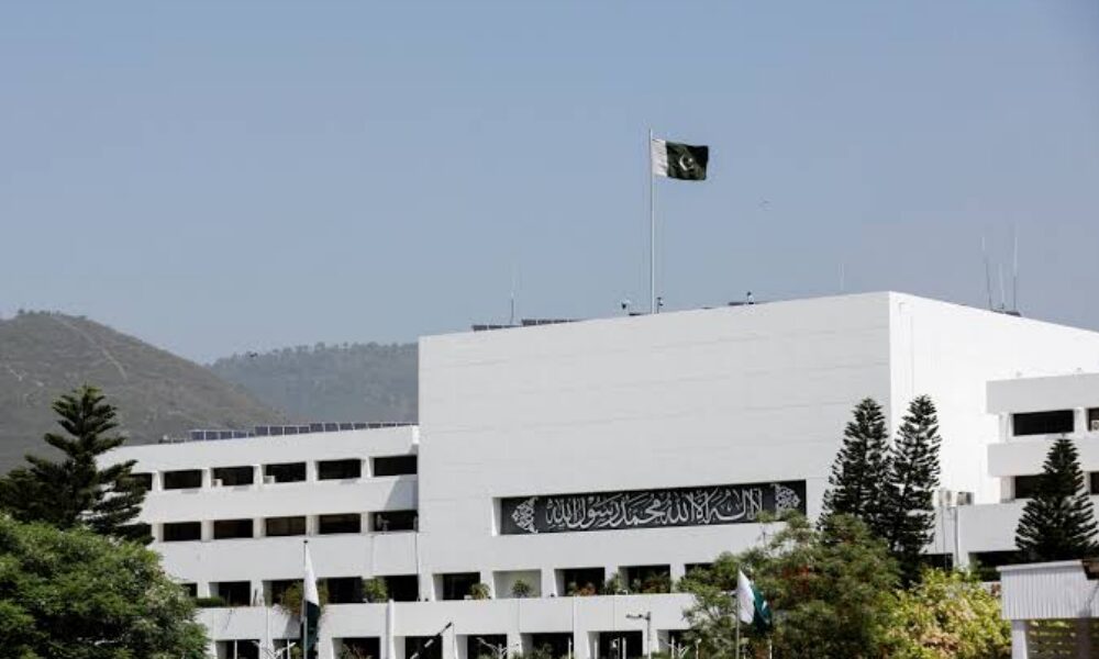 پاکستان ڈیفنس فورسز ایکٹ کے تحت چیف آف ڈیفنس فورسز کے اختیارات اور فرائض کیا ہونگے؟