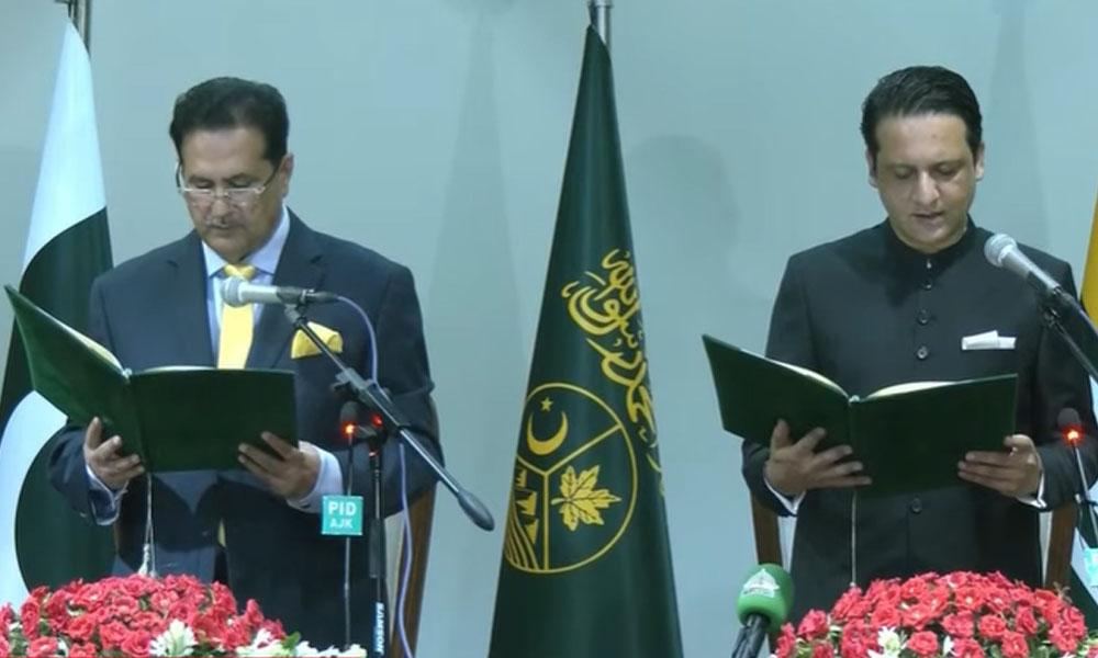 افتخار گیلانی نے وزیراعظم آزاد کشمیر کے عہدے کا حلف اٹھا لیا