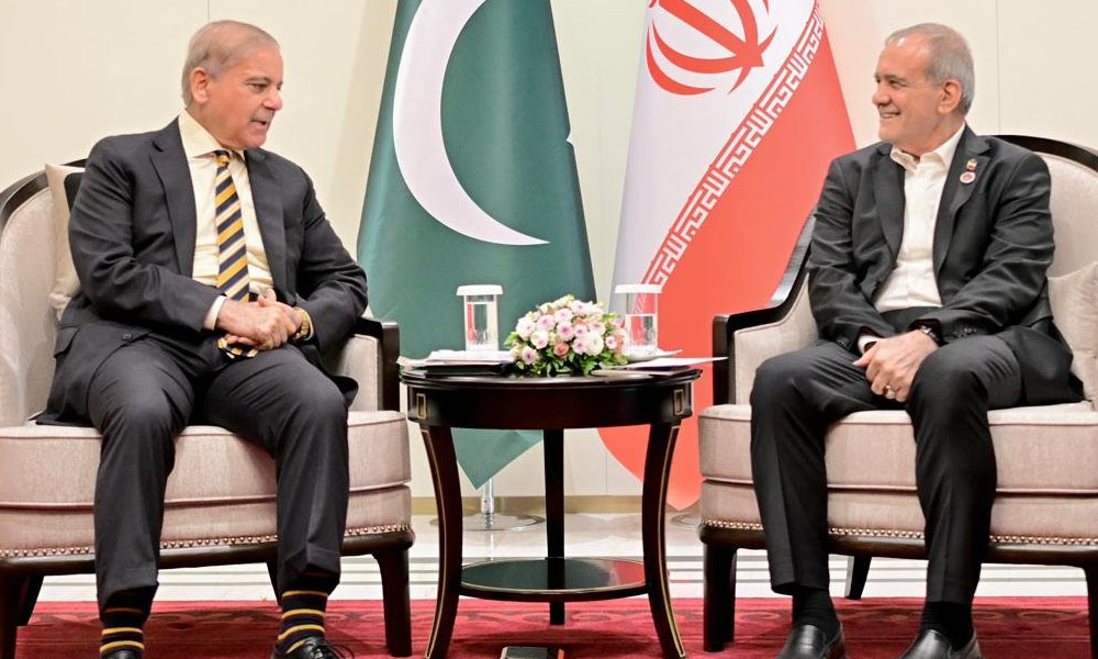 وزیراعظم اور ایرانی صدر کی ملاقات، علاقائی امن و استحکام کیلئے سفارتی رابطے جاری رکھنے پر اتفاق
