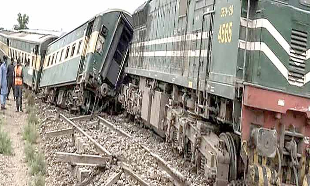 ٹیکسلا بائی پاس کے قریب ٹرین کی بوگیاں پٹری سے اتر گئیں، مسافر محفوظ رہے