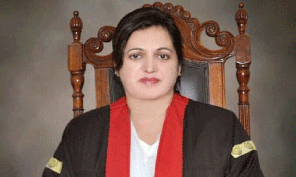 ججز کی ‘آنکھیں ضائع ہو گئی ہیں’، لاہور ہائی کورٹ کا ایف آئی آرز کا فونٹ بڑھانے کی ہدایت