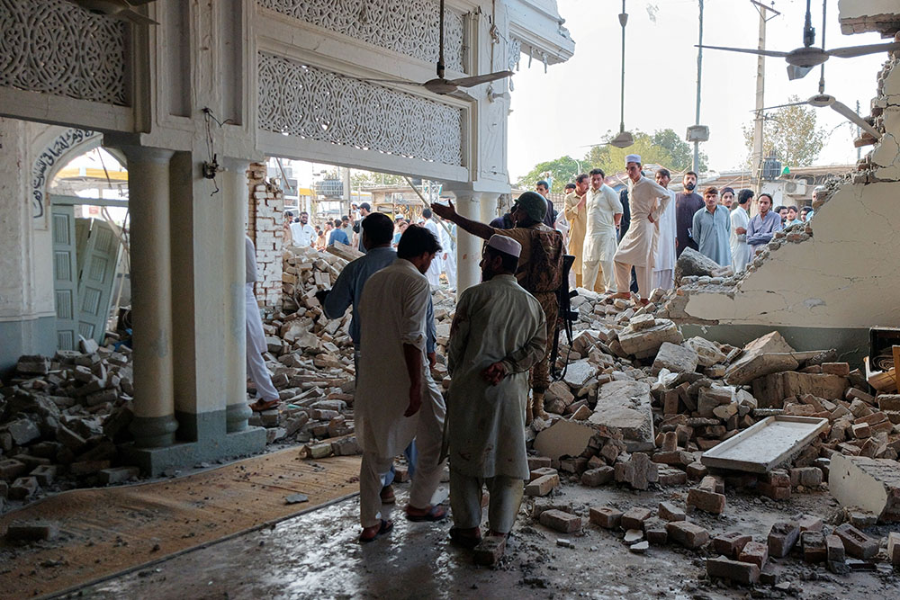 کوہاٹ پولیس لائنز دھماکا: 22 گھنٹوں سے کلیئرنس آپریشن جاری، شہادتیں 22 ہوگئیں