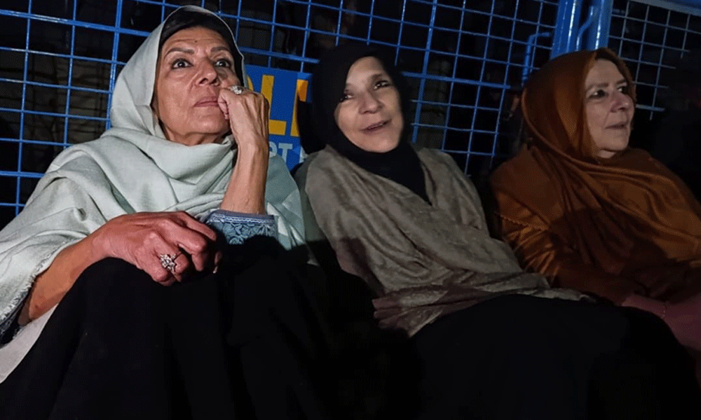 عمران خان کی بہنوں علیمہ اور عظمیٰ کے کتنے مقدمات درج ہیں؟ پولیس رپورٹ سامنے آ گئی