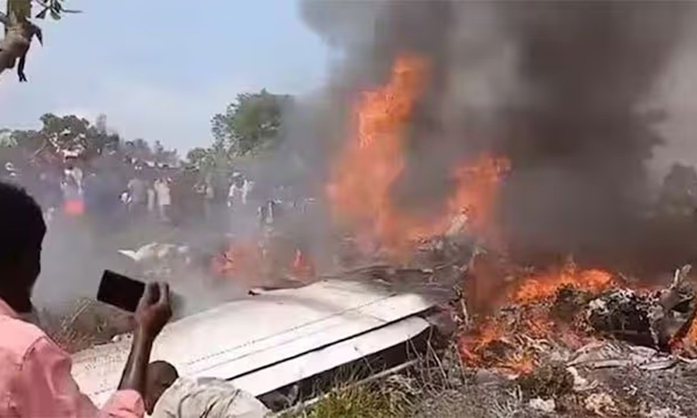 کانگو میں کارگو طیارہ گر کر تباہ، فوجی افسران سمیت 14 افراد ہلاک