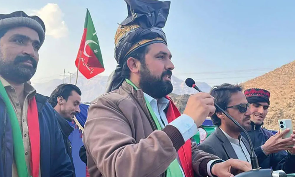 سہیل آفریدی سمیت 4 پی ٹی آئی رہنماؤں کے ناقابلِ ضمانت وارنٹ گرفتاری جاری