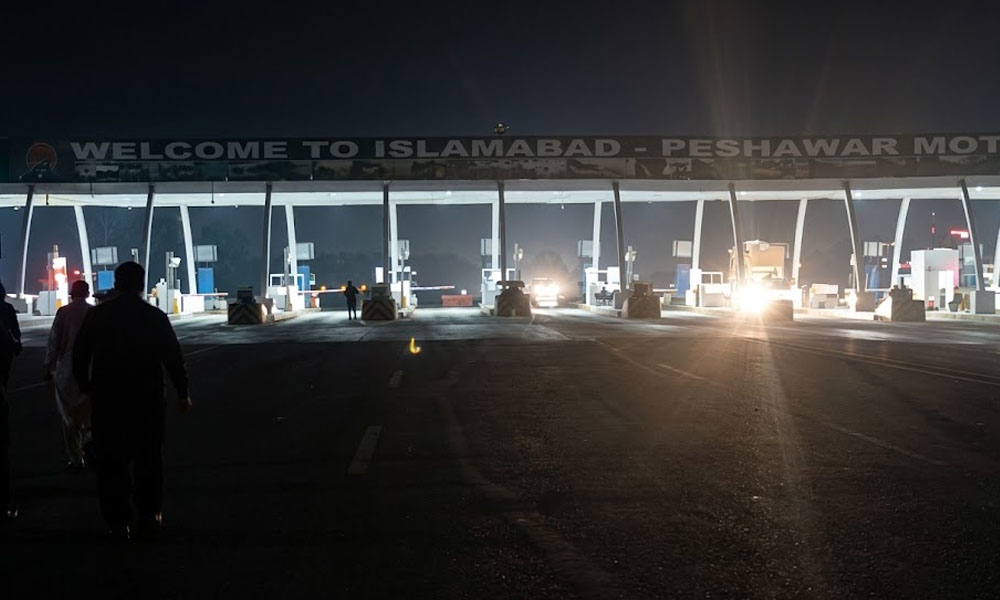 موٹر وے ایم ون اسلام آباد ٹول پلازہ تا چھچھ ہر قسم کی ٹریفک کے لیے بند