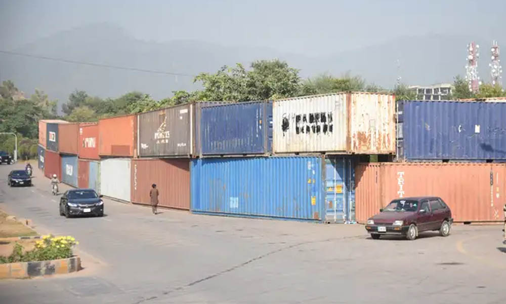 کنٹینرز کی موجودگی کو سڑکوں کی بندش قرار دینا حقائق کے منافی ہے، وزارت اطلاعات