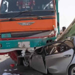 ٹرالر اور کار میں خوفناک تصادم، ایک ہی خاندان کے 5 افراد جاں بحق