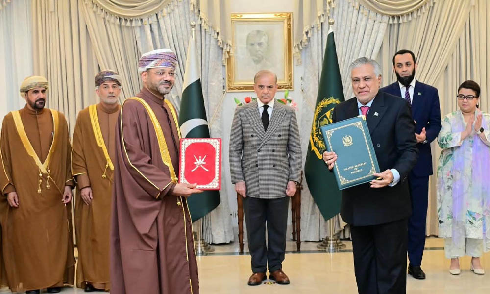 پاکستان اور عمان کے درمیان 6 معاہدوں اور مفاہمتی یادداشتوں پر دستخط، تعلقات مزید مضبوط بنانے کے عزم کا اعادہ