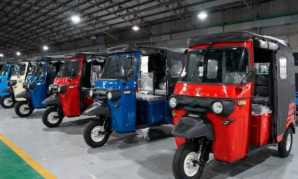 ملک کیلئے بڑا اعزاز، پاکستانی رکشے اب بیرون ملک بھی چلیں گے