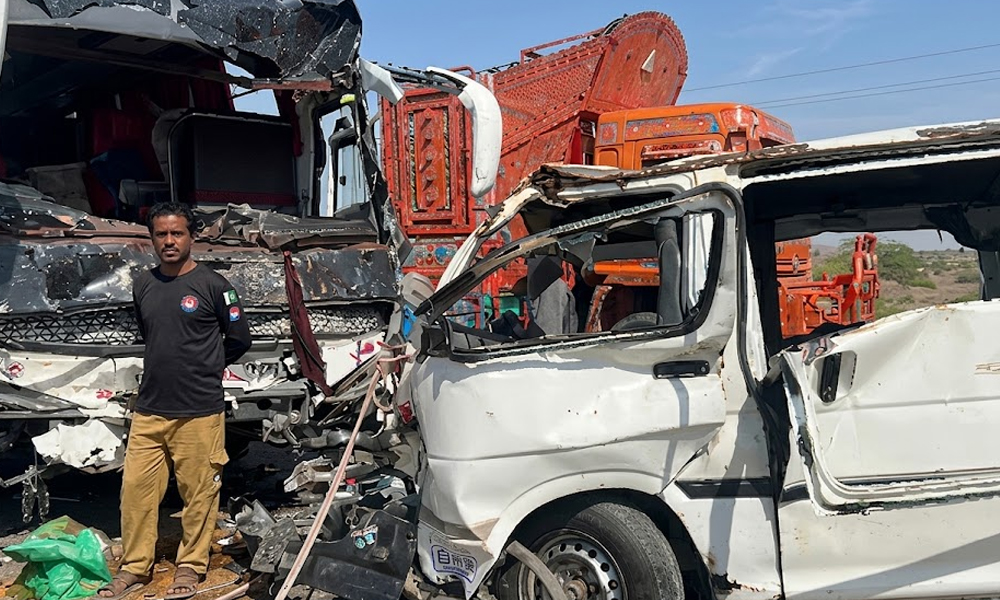 لسبیلہ: مسافر بس اور ویگن میں تصادم، 10 افراد جاں بحق