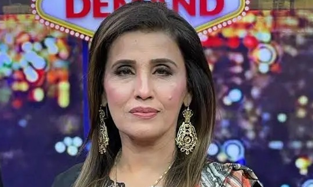 کراچی میں معروف گلوکارہ حمیرا چنا کی گاڑی چوری