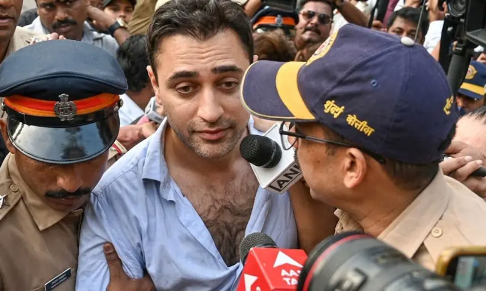 بھارتی اداکار عمران خان کاکروچ جنتا پارٹی کے احتجاج کے دوران گرفتار
