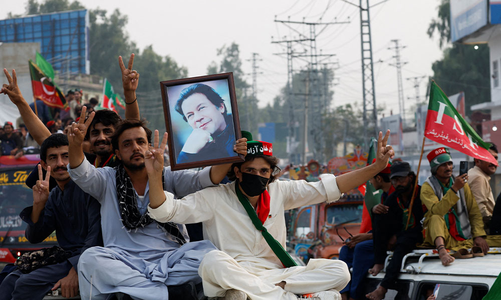 پی ٹی آئی لانگ مارچ کا ساتواں روز: قافلے چارسدہ میں، آج رات مردان میں گزرے گی