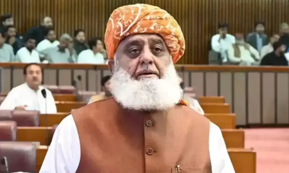معاہدہ ایران میں ، وزیر دفاع یہاں بیٹھا ہے ، کیا وہاں بھی وزارت  داخلہ کی ڈیوٹی ہے، مولانا فضل الرحمان