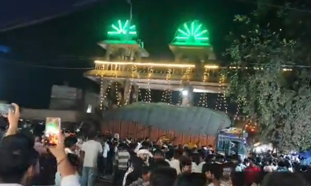 بھارتی ریاست مدھیہ پردیش میں مندر کے قریب زائرین پر ٹرک چڑھ گیا، 15 ہلاک، متعدد زخمی
