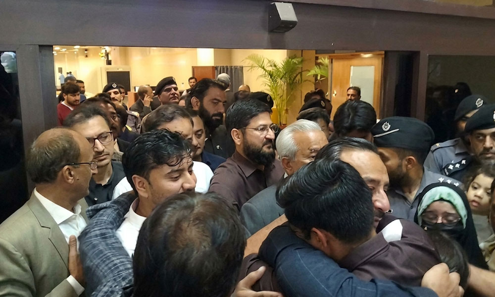 صومالی قزاقوں کی قید سے رہائی پانے والے مزید 3 پاکستانی وطن واپس پہنچ گئے