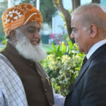 وزیر اعظم اور مولانا فضل الرحمان کے درمیان رابطہ: معاملات کے سیاسی حل پر غور