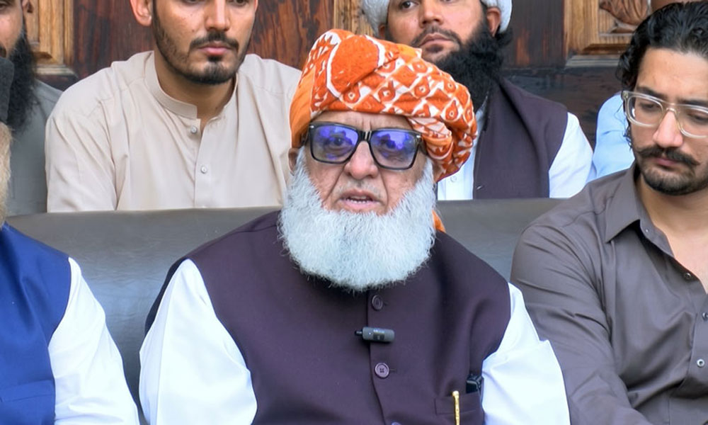 متنازع بیان دینے کا ’کوئی شوق نہیں‘، پارلیمنٹ کی بالادستی چاہتے ہیں، مولانا فضل الرحمان