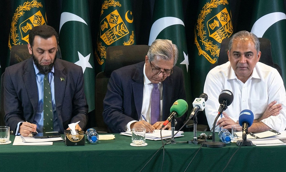 خیبر پختونخوا ایمرجنسی،گورنر راج: وفاقی وزراء مشترکہ پریس کانفرنس کر رہے ہیں