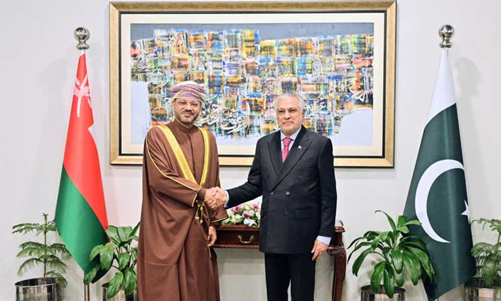 اسحاق ڈار سے عمانی وزیر خارجہ کی ملاقات، دو طرفہ تعاون بڑھانے پر اتفاق