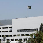 قومی اسمبلی اجلاس: سگریٹ کے دھویں اور پیٹرول کی قیمت سمیت مختلف مسائل زیر بحث