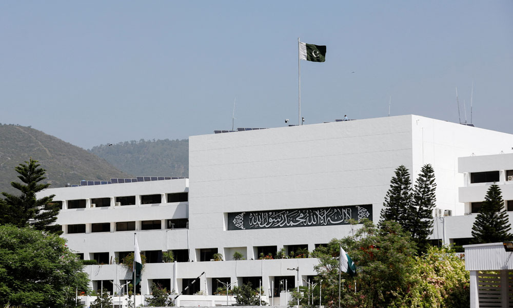 قومی اسمبلی اجلاس: سگریٹ کے دھویں اور پیٹرول کی قیمت سمیت مختلف مسائل زیر بحث