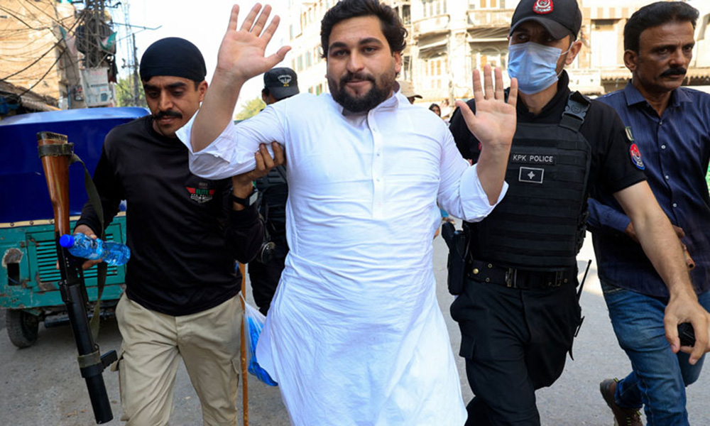 خیبر پختونخوا میں ایمرجنسی و گورنر راج کے نفاذ کے بعد 50 افراد گرفتار