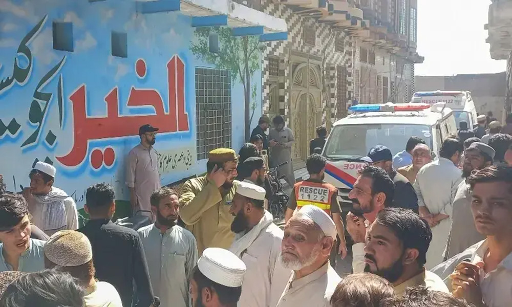 سانحہ پشاور کے متاثرہ خاندانوں میں ایک کروڑ 90 لاکھ روپے کے امدادی چیکس تقسیم