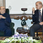 صدر زرداری اور وزیراعظم شہباز شریف کی ملاقات، سیاسی و سکیورٹی صورتحال پر تبادلہ خیال